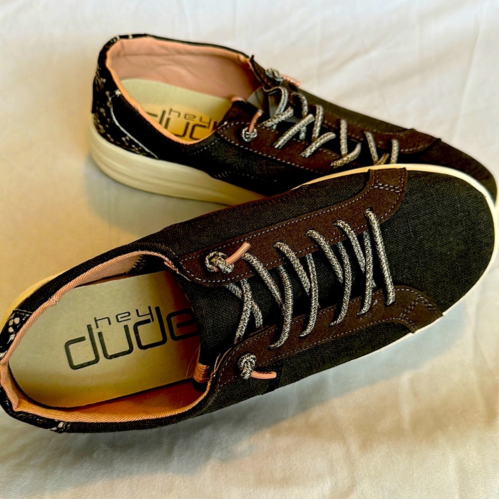 Hey Dude women’s sneakers new never worn no tag